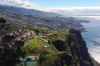 Výhled z prosklené vyhlídkové plošiny Cabo Girão (580 m n. m.)